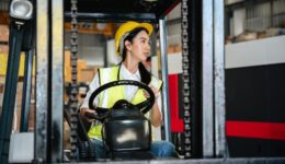 Warum sind Gabelstapler so wichtig in der Industrie?