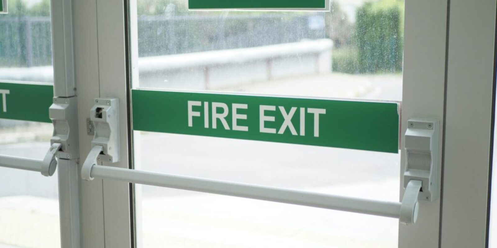 Sind Brandschutztür und Rauchschutztür dasselbe?    